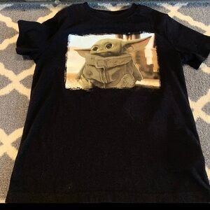 Boys size 6 Star Wars Baby Yoda The Mandalorian shirt